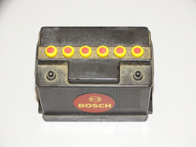 - ANCIEN TAILLE CRAYONS PUBLICITAIRE BATTERIE BOSCH COLLECTION DECO GARAGE