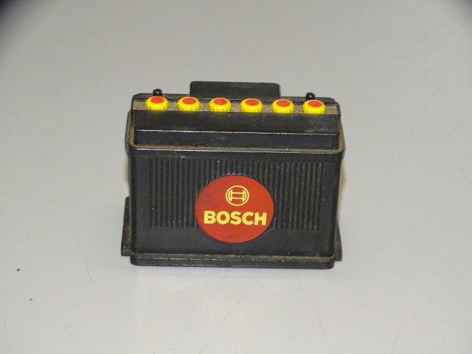 - ANCIEN TAILLE CRAYONS PUBLICITAIRE BATTERIE BOSCH COLLECTION DECO GARAGE