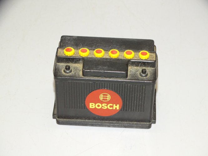 - ANCIEN TAILLE CRAYONS PUBLICITAIRE BATTERIE BOSCH COLLECTION DECO GARAGE