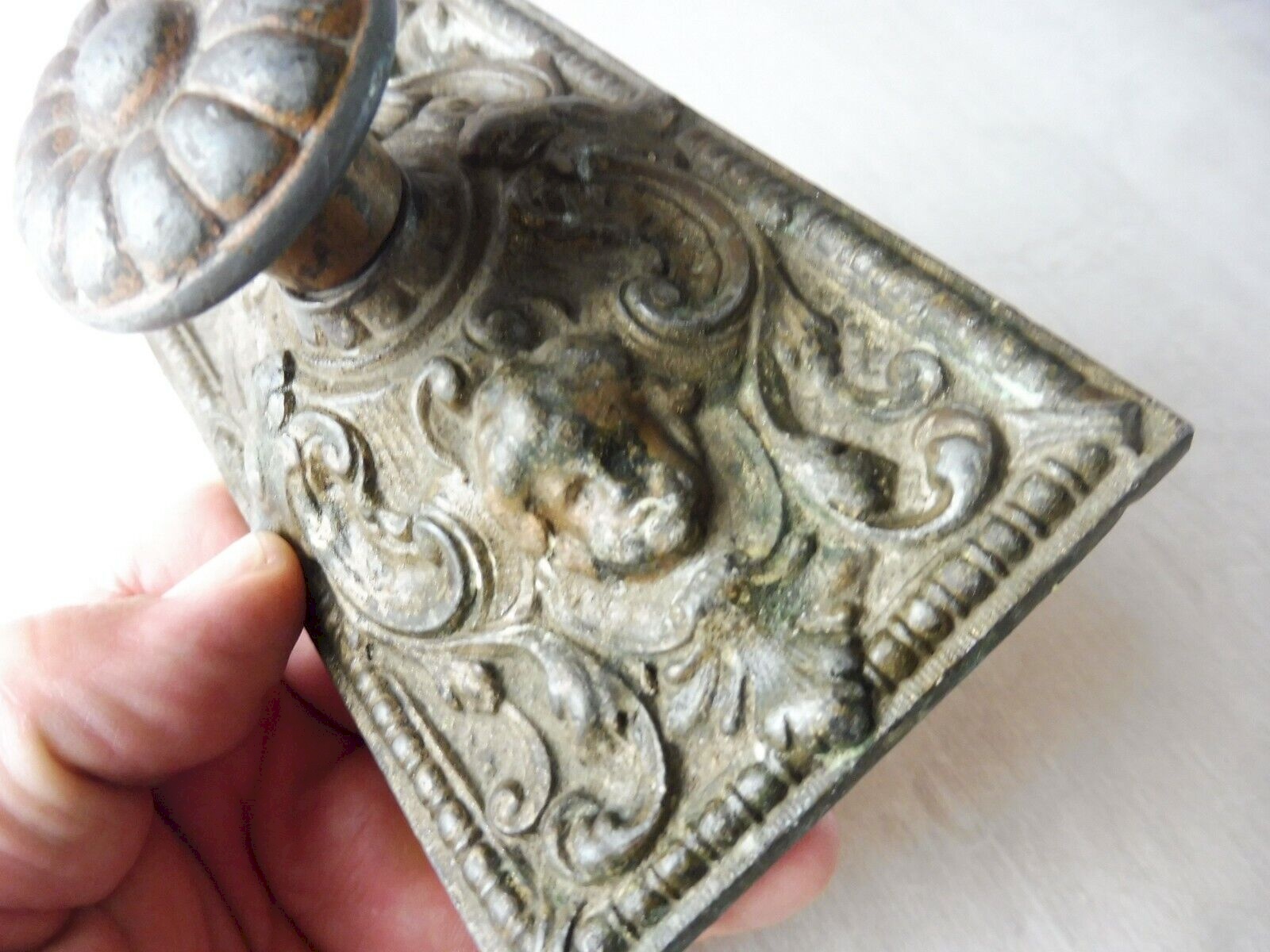 Boîte à Bijoux Ancienne En Métal Argenté - Décor Chérubin Et Floral - Fabriqué Au Japon