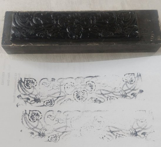 Ancien tampon frise, décor feuilles, en métal