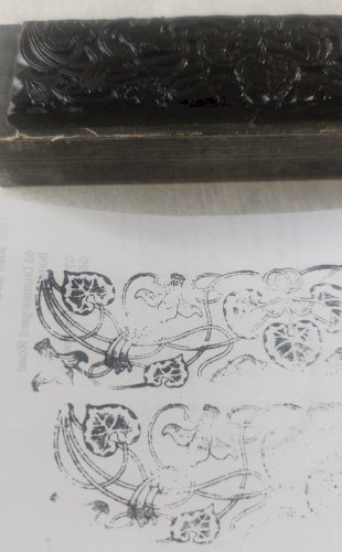 Ancien tampon frise, décor feuilles, en métal