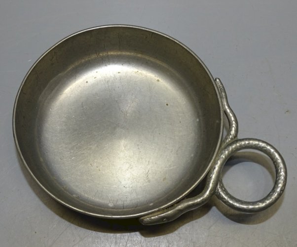 -ANCIEN TASTEVIN EN ETAIN ANSE SERPENTS signé d'une FLEUR COURONNEE VITRINE   D