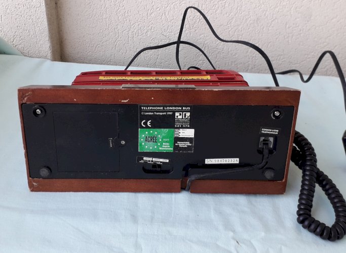 Ancien téléphone bus anglais
