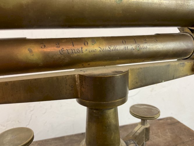 Ancien théodolite d'arpenteur niveau lunette Paris