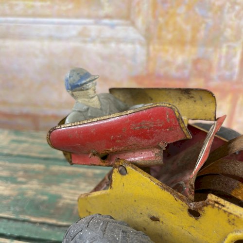 Ancien Tracteur Joustra J-12 en Tôle – Pour Pièces ou à Restaurer – Rare !