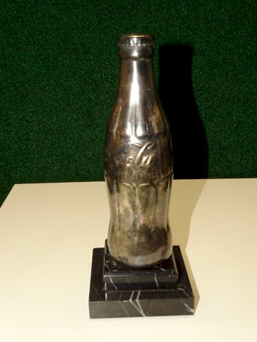 -ANCIEN TROPHEE COCA COLA BOUTEILLE ARGENTEE SOCLE MARBRE NOIR PETITE COURONNE D