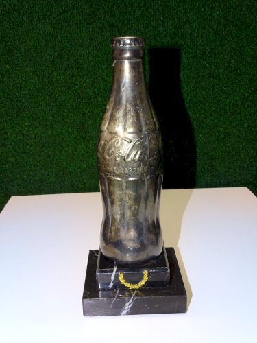 -ANCIEN TROPHEE COCA COLA BOUTEILLE ARGENTEE SOCLE MARBRE NOIR PETITE COURONNE D