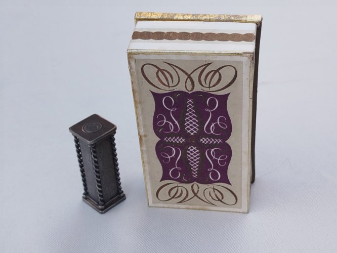 parfumerie et cosmétique vintage de collection, ancien tube de rouge à lèvre Stendhal, 2, rue Royale, Paris