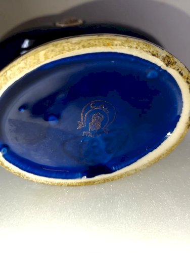 Ancien vase à anse de couleur bleu cobalt de marque CAL de fabrication italienne en bon état.