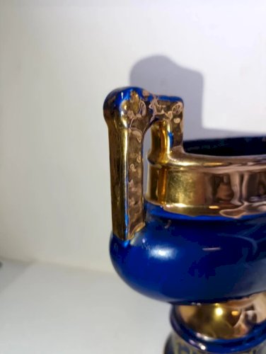 Ancien vase à anse de couleur bleu cobalt de marque CAL de fabrication italienne en bon état.