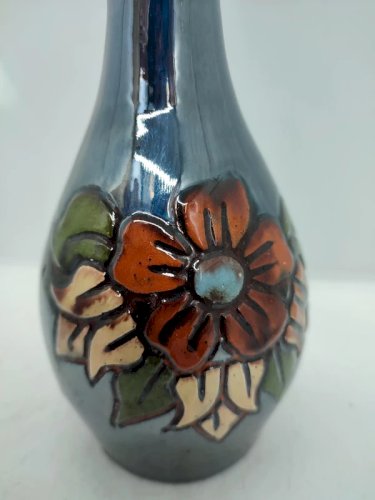 ancien vase à decor floral en bon etat