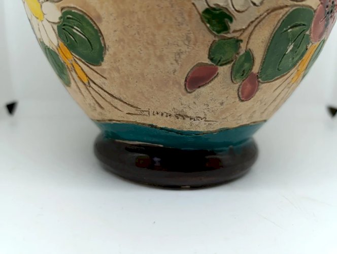 ancien vase a decor floral signé J massier en bon etat