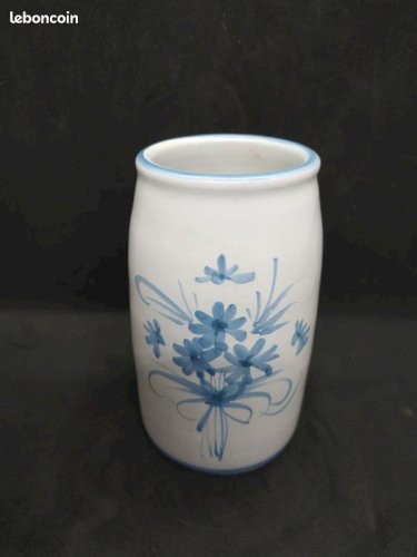 Ancien vase à decor floral signe sous le pot en bon etat( made in chiner)