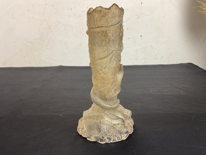 Ancien vase ancien Japonisme serpent sur un arbre attaquant un oiseau, Baccarat?