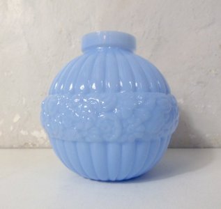 old spherical vase in blue opaline Art Deco 1920-1930