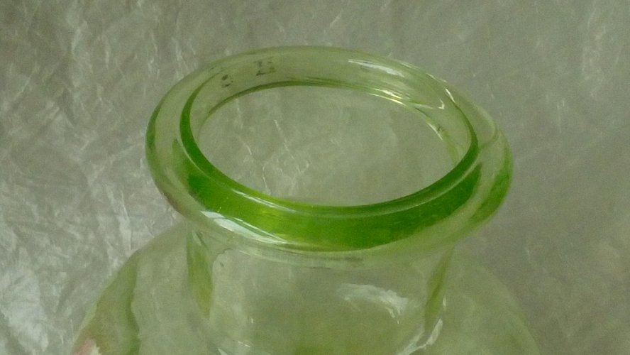 ANCIEN VASE BOULE EN VERRE EMAILLE EMAIL GRAS**