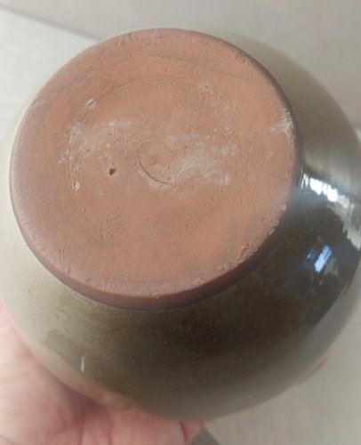 Ancien vase boule, terre cuite émaillée, décor oiseau et papillon, à identifier ^