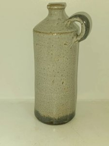 ancient vase/bottle signed under the base to be determined in good condition