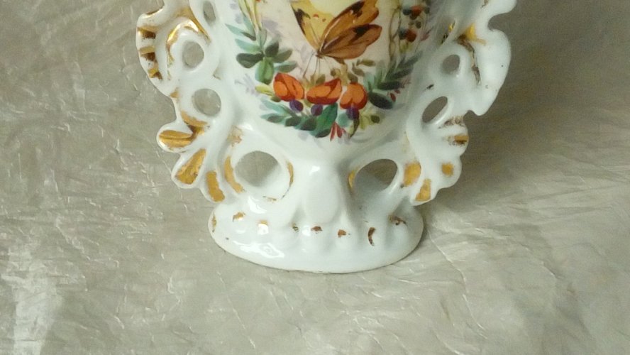 ANCIEN VASE DE MARIÉE EN PORCELAINE DE PARIS DECOR PAPILLON FIN 19 ÈME *