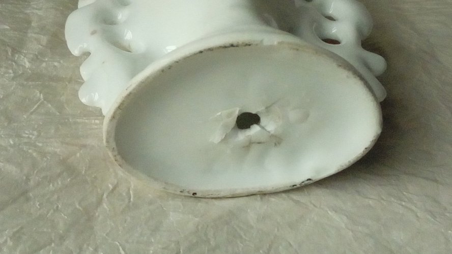 ANCIEN VASE DE MARIÉE EN PORCELAINE DE PARIS DECOR PAPILLON FIN 19 ÈME *