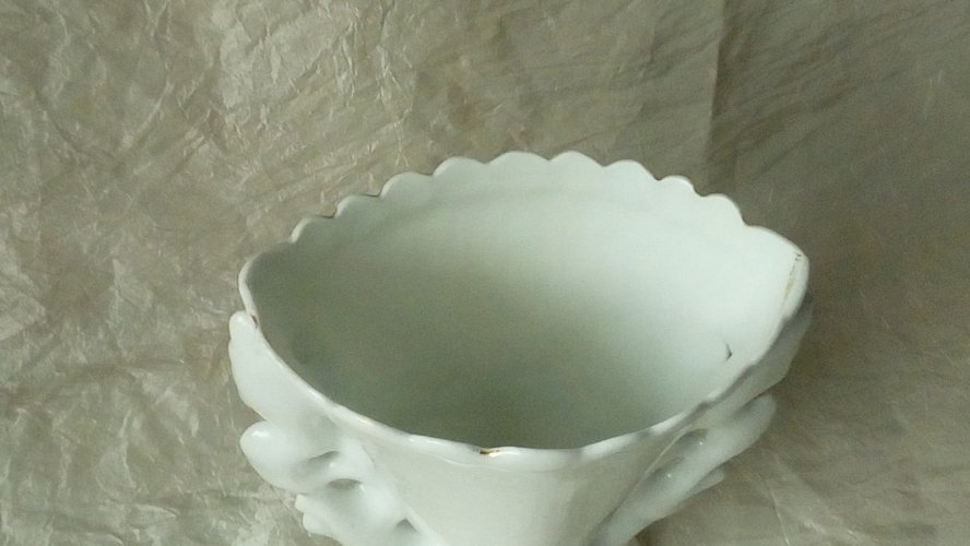 ANCIEN VASE DE MARIÉE EN PORCELAINE DE PARIS DECOR PAPILLON FIN 19 ÈME *