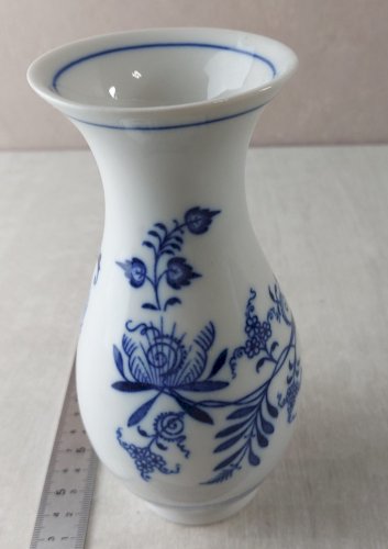 Ancien vase, décor Blue Onion / porcelaine Tchécoslovaquie / Czech