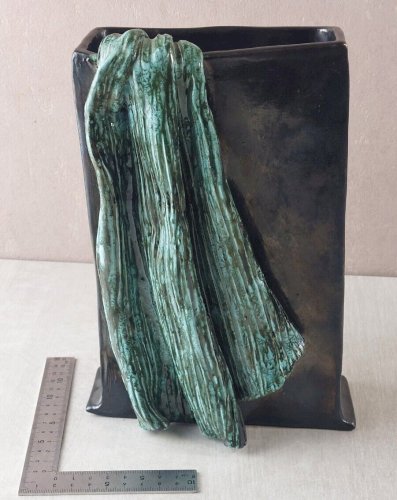 Ancien vase, effet drapé, en céramique, à identifier, JR / JK