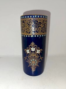 ancien vase emaillé bleu à decor floral Boch freres keramis en bon etat