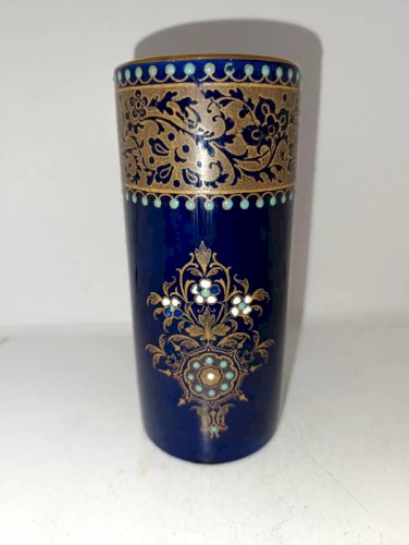 ancien vase emaillé bleu à decor floral Boch freres keramis en bon etat