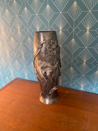 Ancien Vase en étain, rare ,"Metal Juventa Prima" époque art nouveau. Vers 1900.