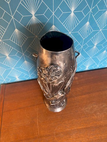 Ancien Vase en étain, rare ,"Metal Juventa Prima" époque art nouveau. Vers 1900.