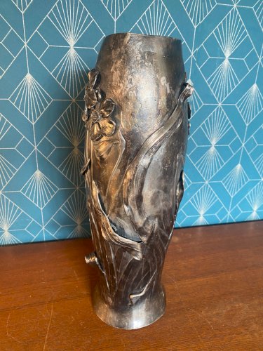 Ancien Vase en étain, rare ,"Metal Juventa Prima" époque art nouveau. Vers 1900.