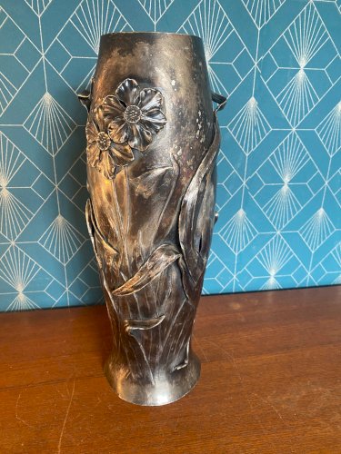 Ancien Vase en étain, rare ,"Metal Juventa Prima" époque art nouveau. Vers 1900.