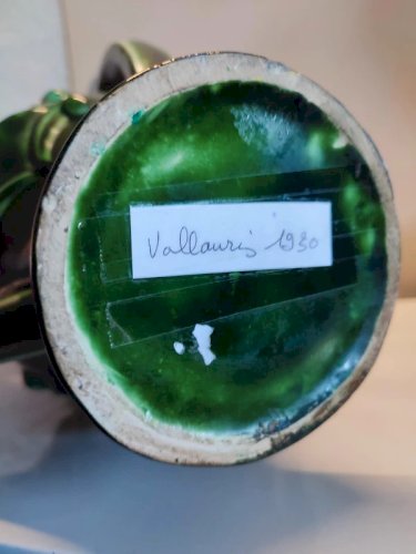 Ancien vase en faïence aux trois cariatides vallauris ? en bon etat