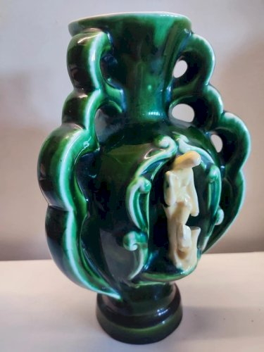 Ancien vase en faïence aux trois cariatides vallauris ? en bon etat