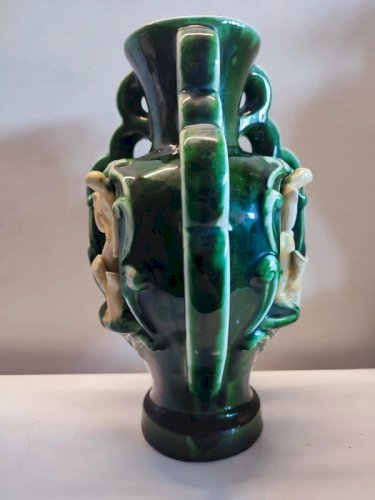 Ancien vase en faïence aux trois cariatides vallauris ? en bon etat