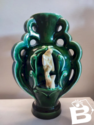 Ancien vase en faïence aux trois cariatides vallauris ? en bon etat