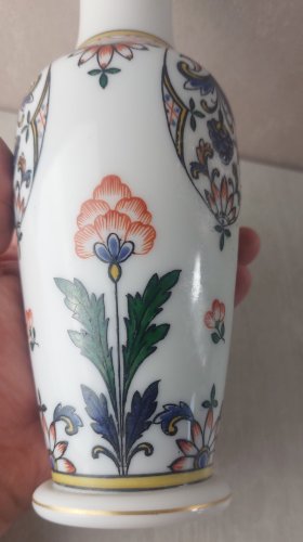 Ancien vase en opaline, peint, Sèvres