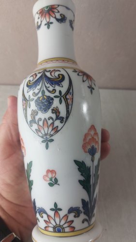 Ancien vase en opaline, peint, Sèvres