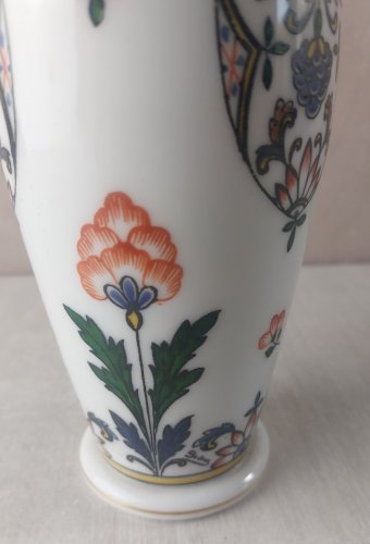 Ancien vase en opaline, peint, Sèvres