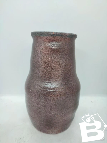 ancien vase en terre cuite signature a identifier dans le gout des productions Accolay en bon etat