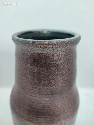 ancien vase en terre cuite signature a identifier dans le gout des productions Accolay en bon etat