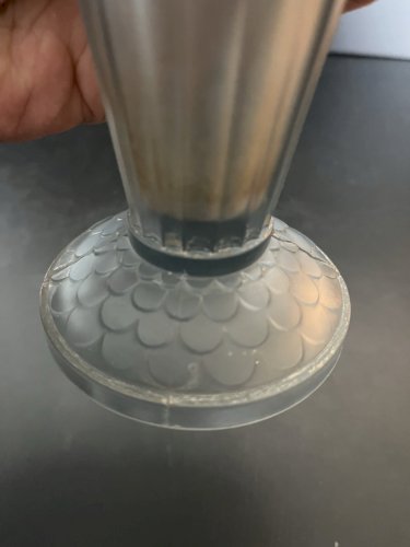 ancien vase en verre moulé pressé style art déco couleur bleu clair design