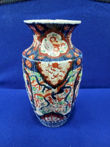 ANCIEN VASE IMARI EN FAIENCE