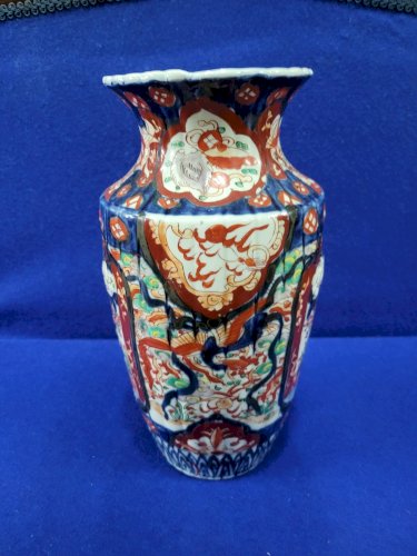 ANCIEN VASE IMARI EN FAIENCE
