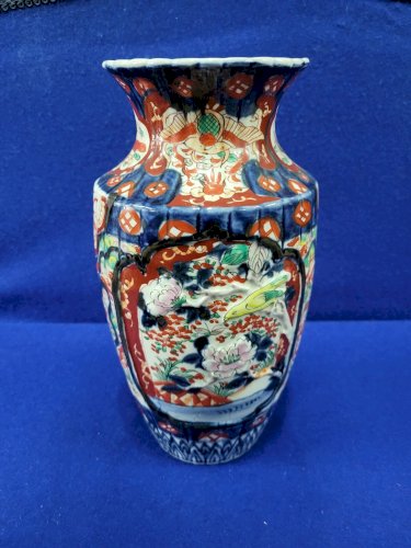 ANCIEN VASE IMARI EN FAIENCE