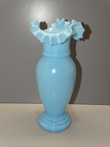 -ANCIEN VASE OPALINE BLEUE BORD COL VOLANTE XXe COLLECTION  BOUQUET FLEURS   D