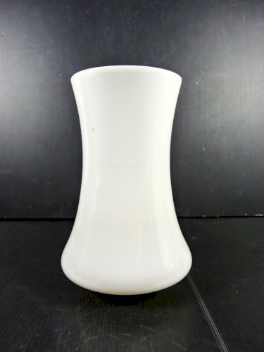 Ancien vase opaline de cristal blanche décor émaillé de blason et or fin H- 20cm