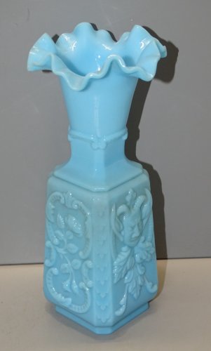 -ANCIEN VASE OPALINE de FOIRE BLEUE décor de Tête de DIABLE et Fleurs VITRINE  D